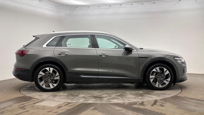 Audi Q8 e-tron Photo 4