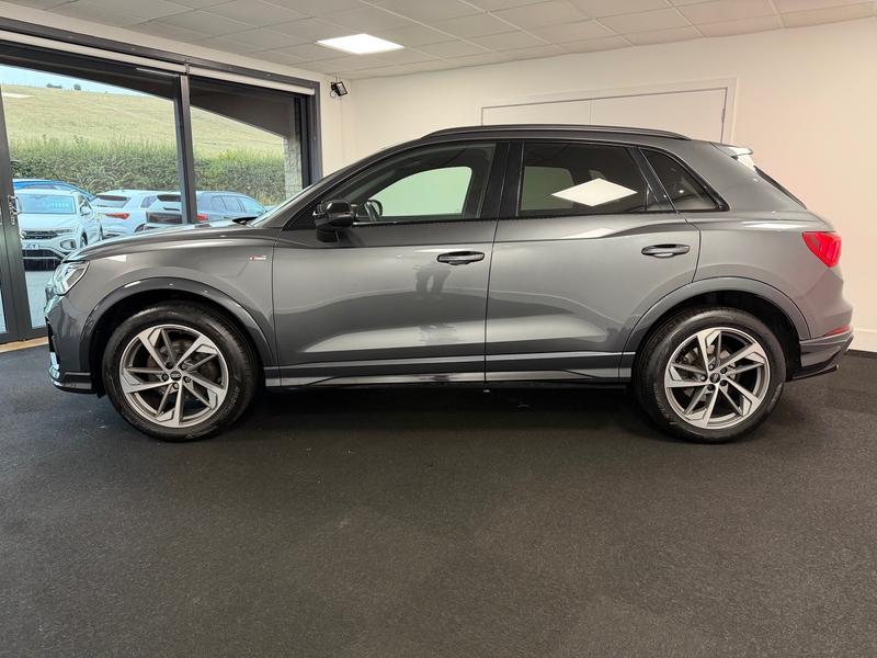 Audi Q3 Photo f9b2afcc-0d74-4ea6-b89b-d3ba296701f1.jpg