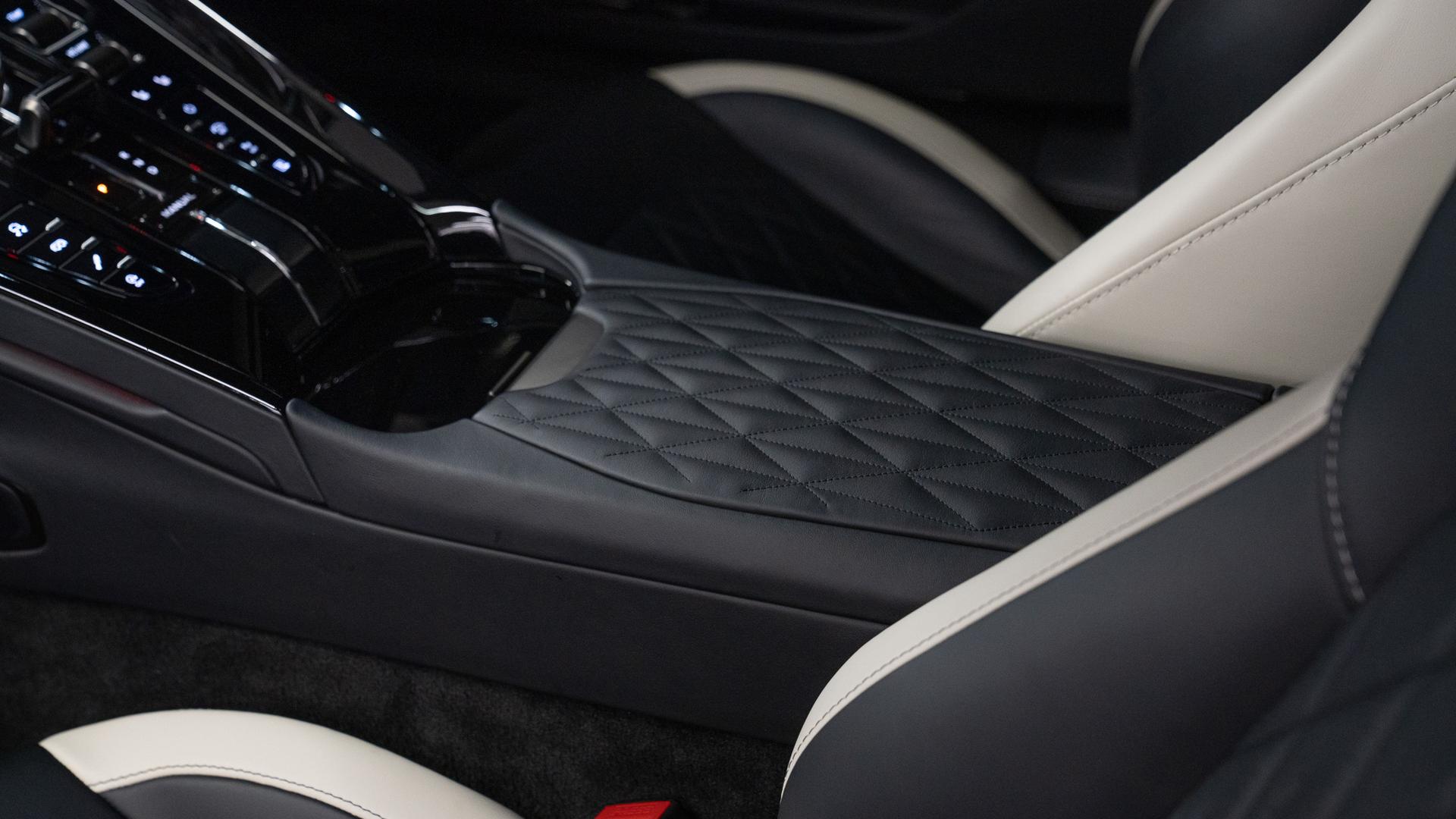 Aston Martin DB12 Photo f9bbde74-6b6b-42c8-8588-78a66df58f3d.jpg