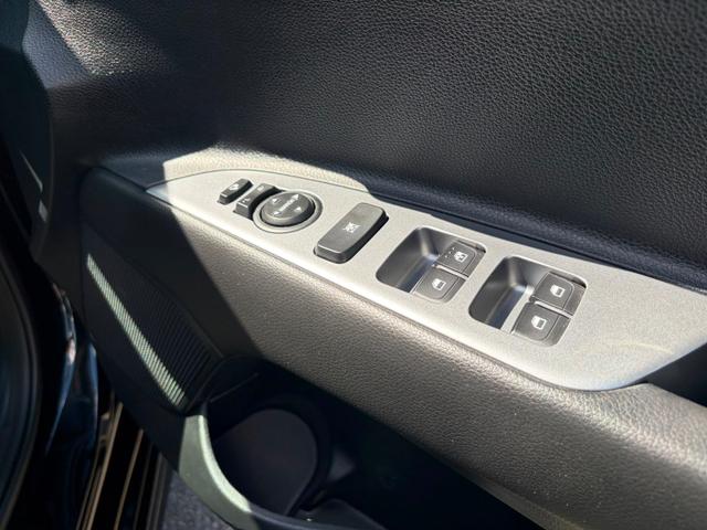 Kia Rio Photo f9c762c1-4eb8-4bdc-ab74-df9c0b554387.jpg