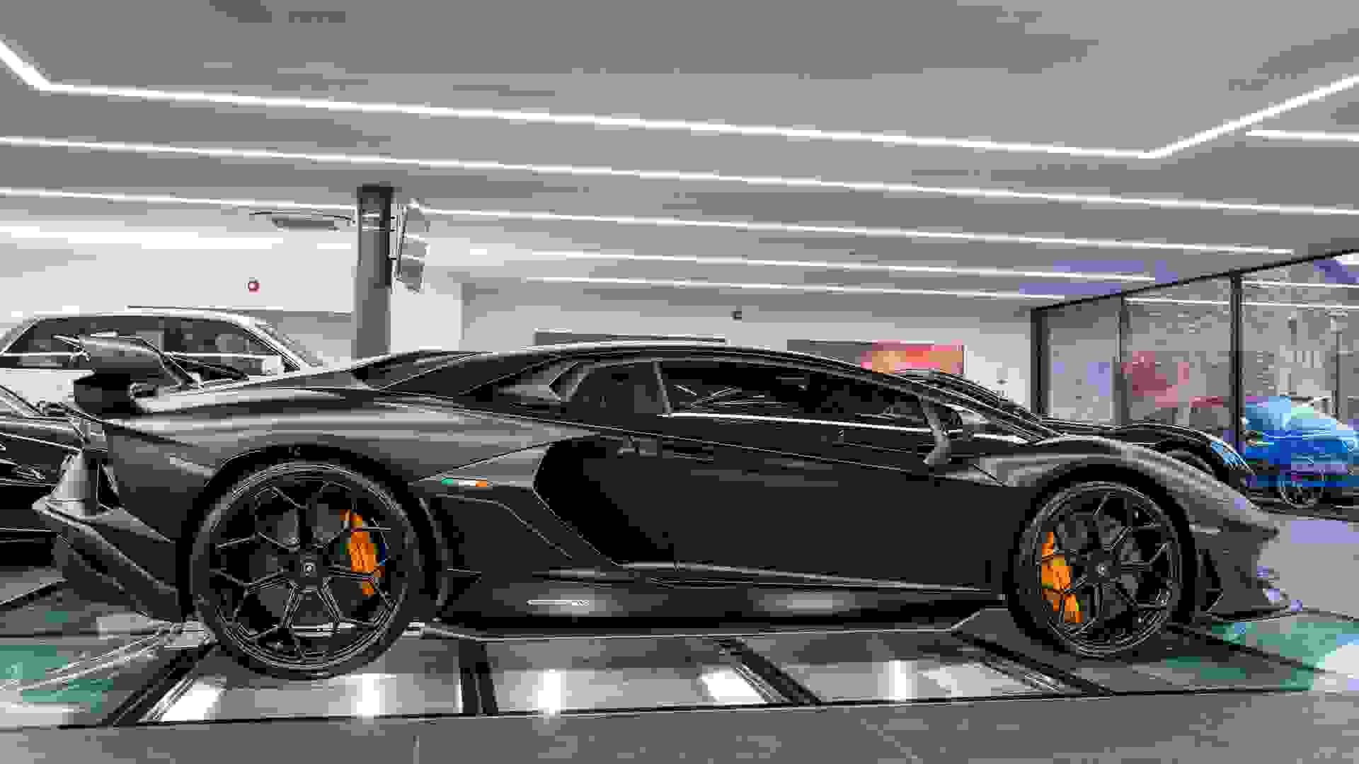 Lamborghini Aventador Photo f9d228ed-06bf-4a79-81db-27d183319138.jpg