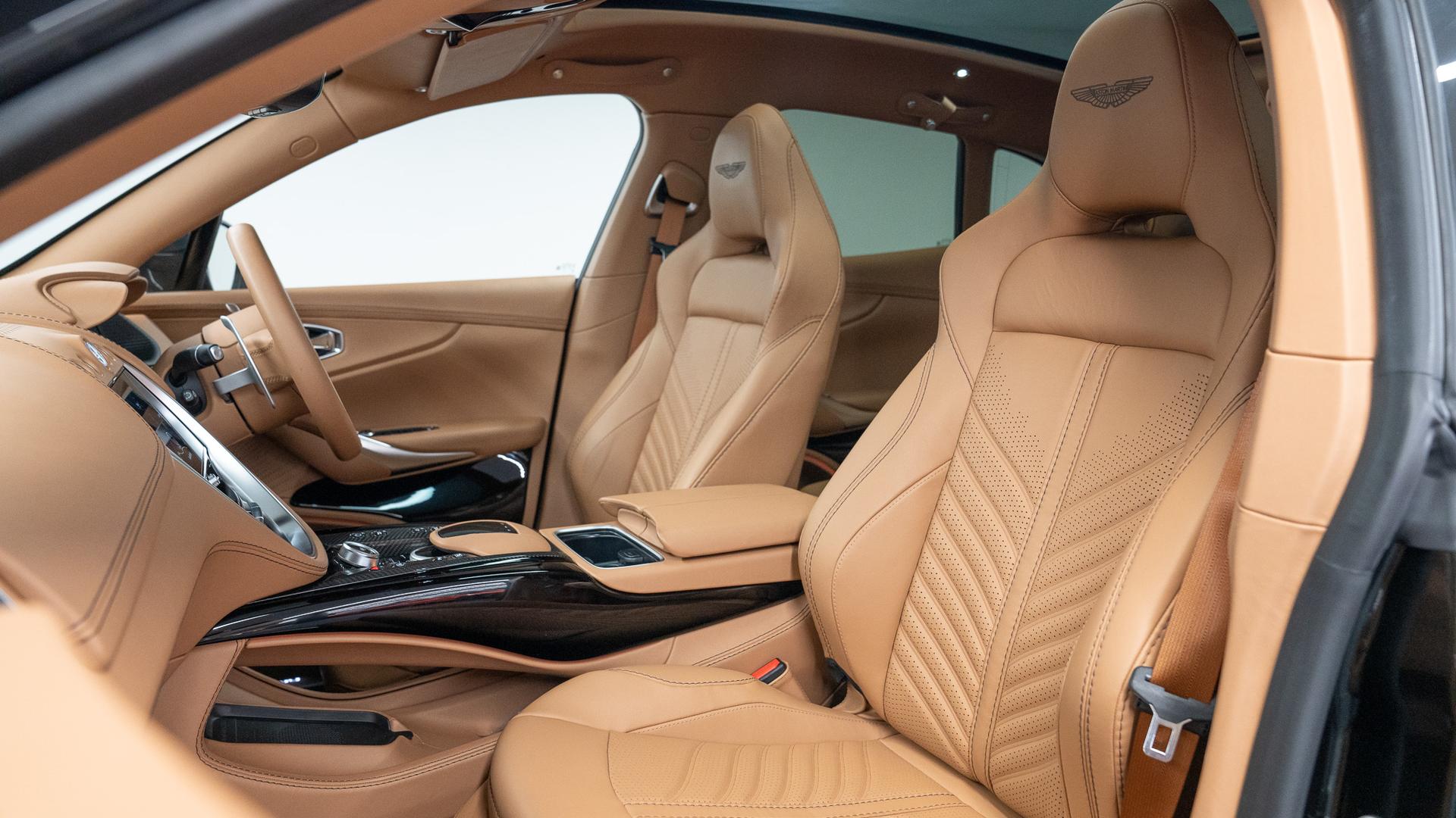 Aston Martin DBX Photo f9d477fe-6788-4177-bc69-2c848609b217.jpg