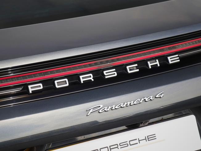 PORSCHE Panamera Photo 9