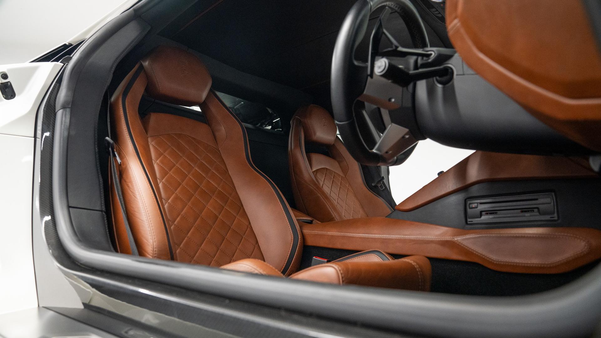 LAMBORGHINI Aventador Photo f9ea8bdb-6a20-44aa-abc5-b11578b84bfa.jpg
