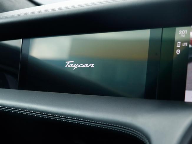 PORSCHE Taycan Photo 48