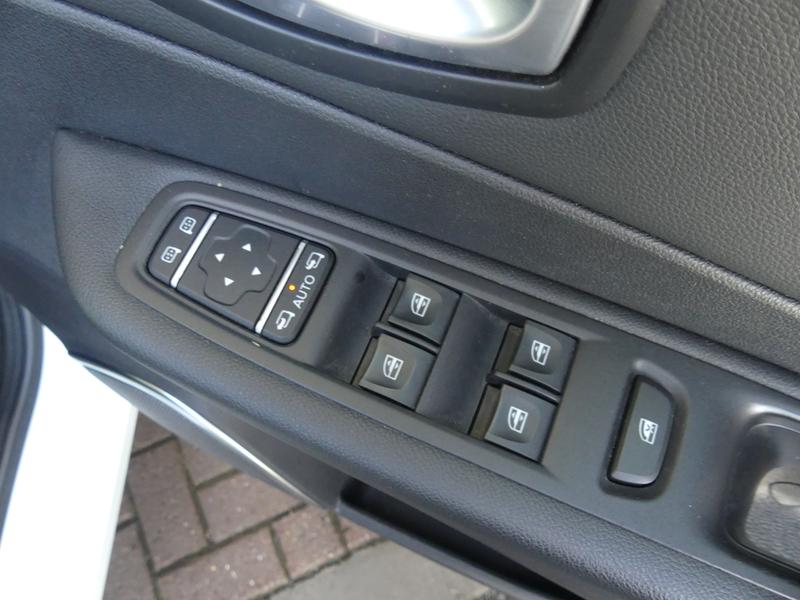 Renault Captur Photo fa0397e5-b415-406a-a775-824590cb56b2.jpg
