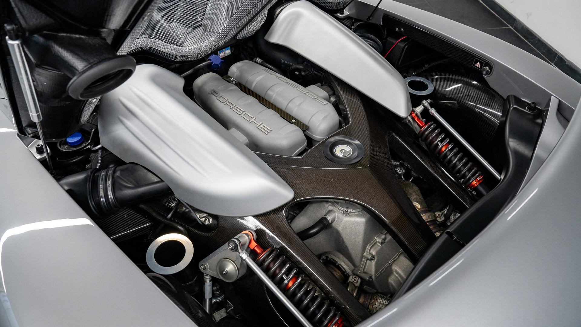Porsche Carrera GT Photo fa0d8244-b1bb-4524-9b12-b39c4693a42f.jpg