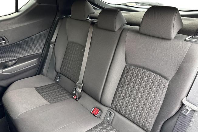 TOYOTA C-Hr Photo 9