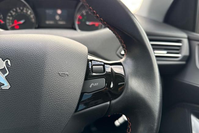 PEUGEOT 308 Photo 17