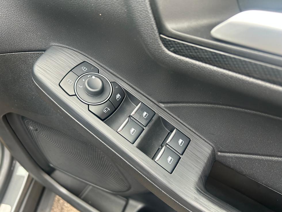 Ford Kuga Photo fa19c7c4-57a5-4dd3-a55f-18b8750d750d.jpeg