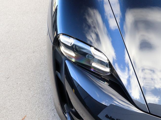 PORSCHE Taycan Photo 8