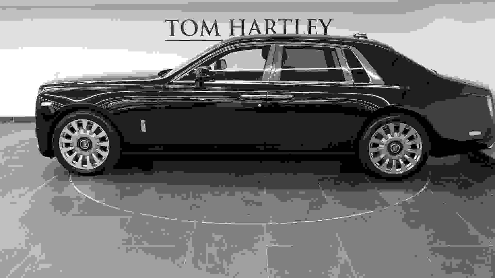 Rolls-Royce Phantom Photo fa1db626-42cd-49fd-a3bc-1e44030ed400.jpg