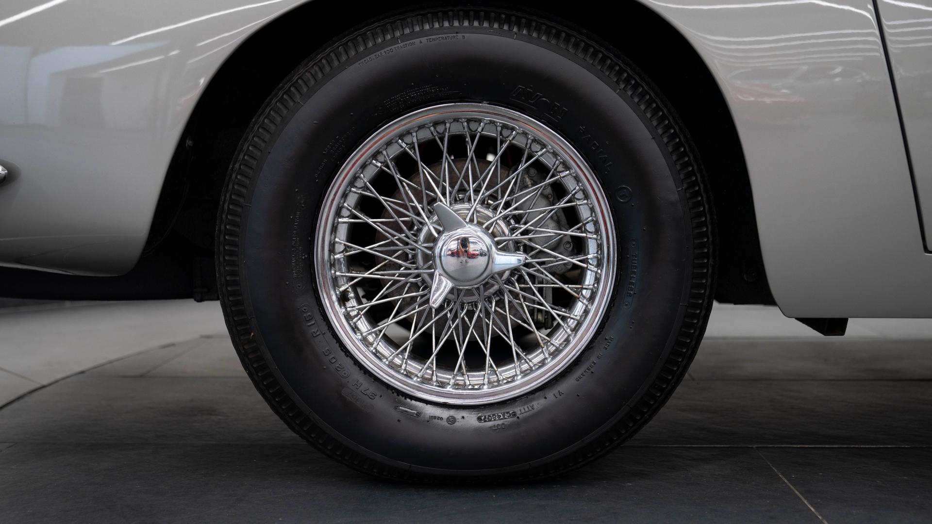 Aston Martin DB6 Photo fa3579e3-98d9-4b83-a6d5-1ff6d82037cb.jpg