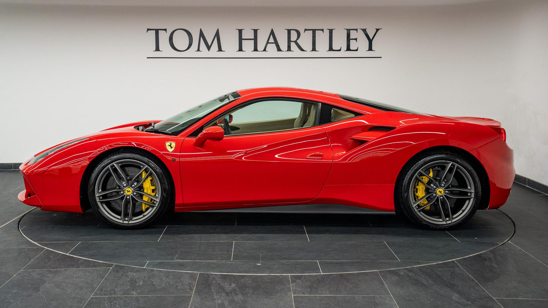 Ferrari 488 Photo fa3abd19-019a-40e6-8e76-fe951ba5176a.jpg