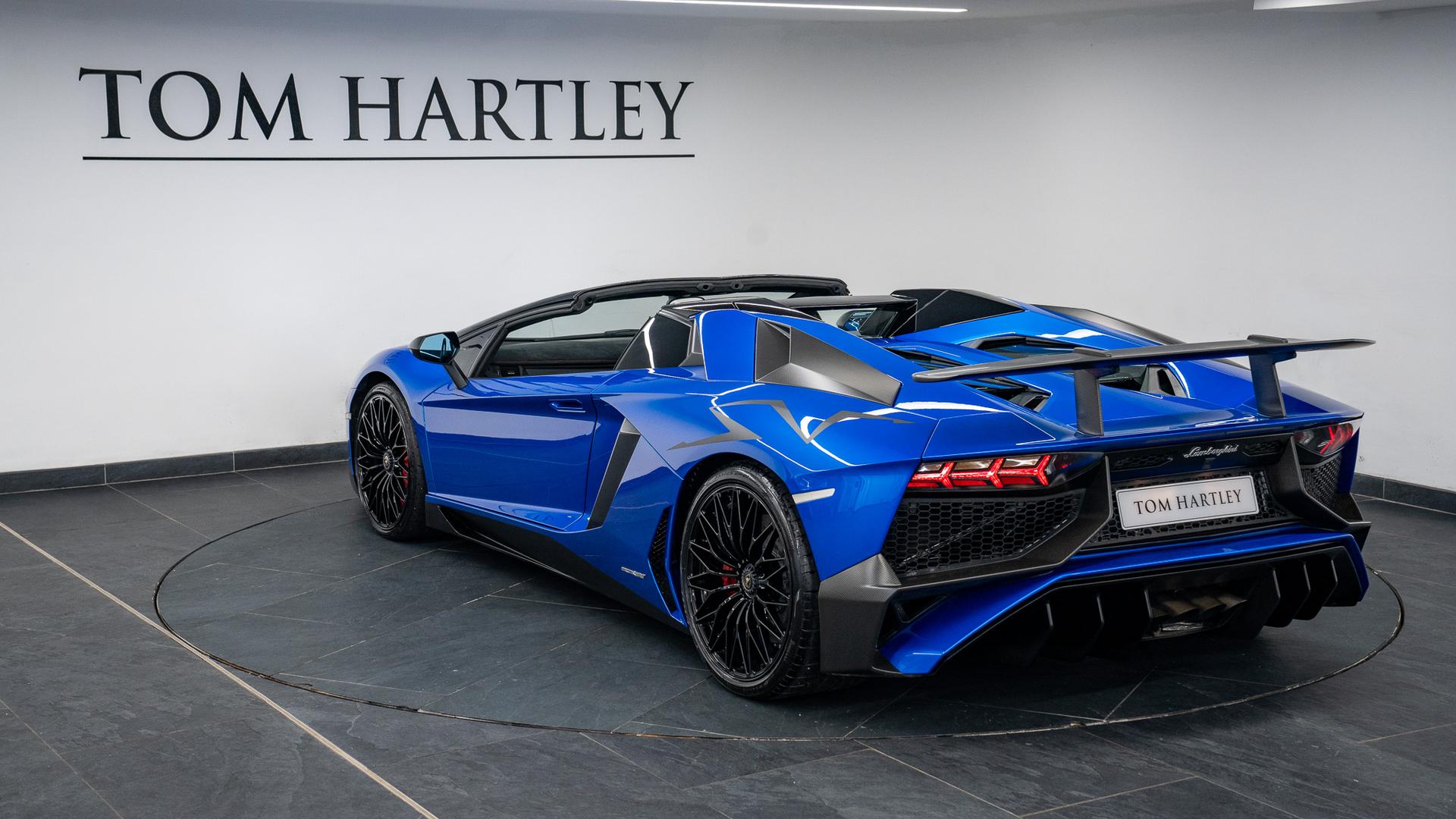 LAMBORGHINI Aventador Photo fa412342-c72e-4970-bf57-937d87160bba.jpg