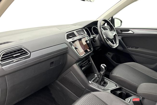 Volkswagen Tiguan Photo 2