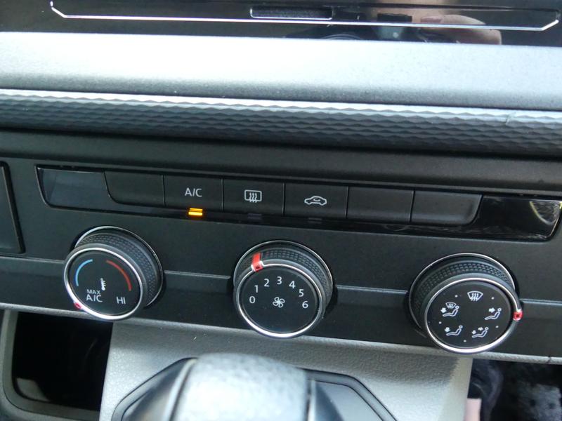 Volkswagen Transporter Shuttle Photo fa54302c-0b41-4cda-9a40-568c8c68f999.jpg