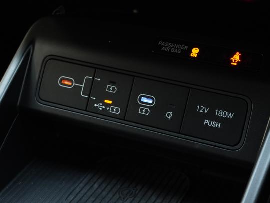 Hyundai KONA Photo fa6d8832-5f85-4868-b017-7be71b74a766.jpg