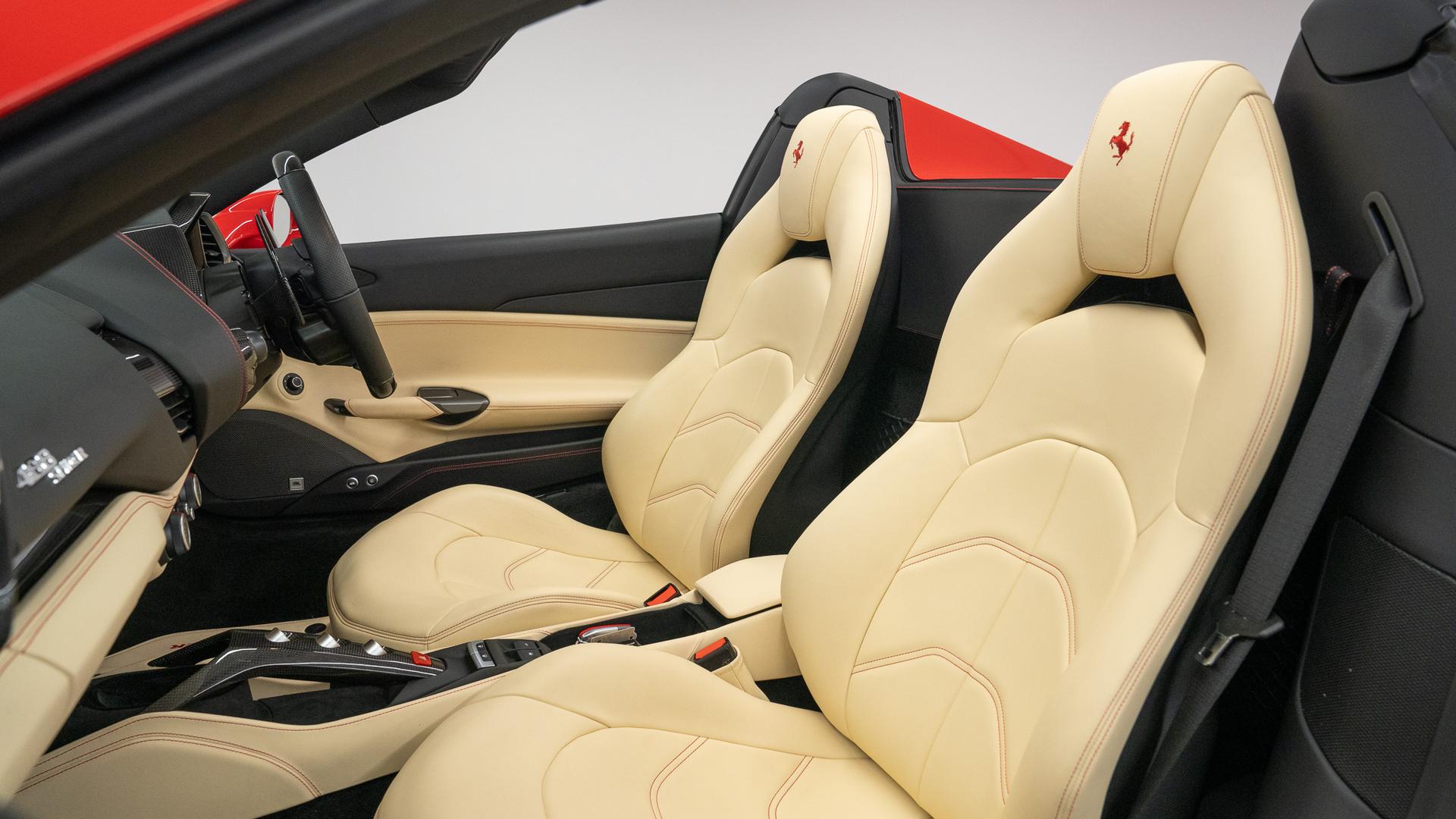 Ferrari 488 Photo fa79548b-3af5-4ca9-b692-ebdaad372511.jpg