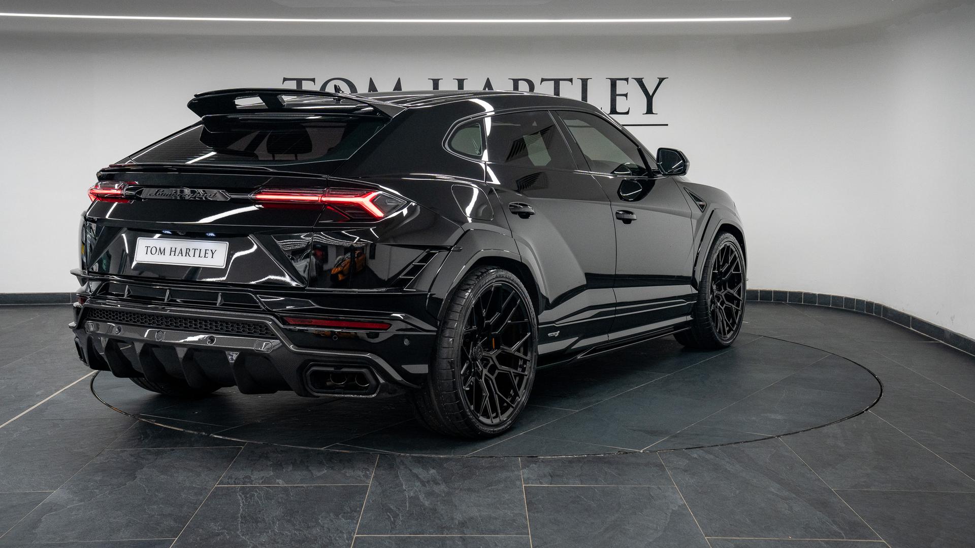 LAMBORGHINI Urus Photo fa8f4829-290f-4307-ab77-922f89385c92.jpg