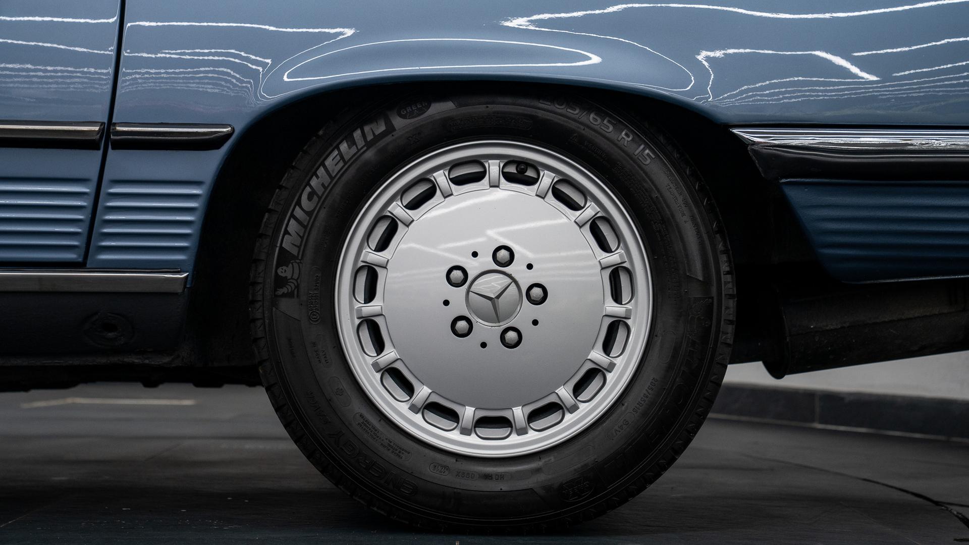 Mercedes-Benz 300 Photo fa92b351-84db-497b-b16e-8558e12ed9e3.jpg