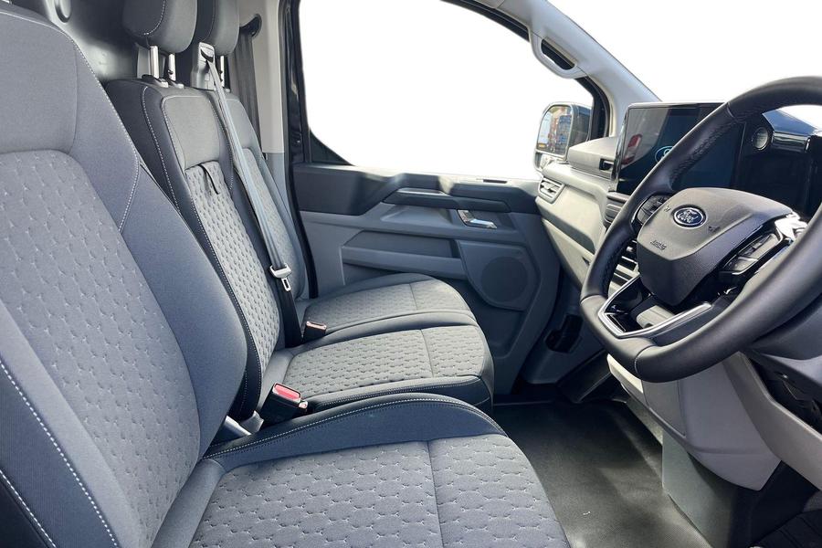 Ford TRANSIT CUSTOM Photo fae29c6e-eabd-4cb8-883f-009c9fa8a5ef.jpg