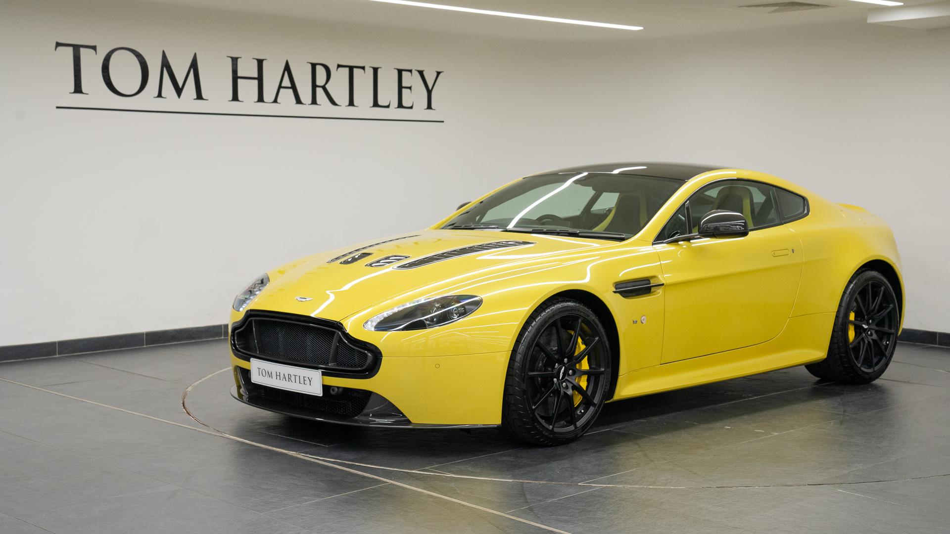 Aston Martin Vantage Photo faf175d9-0b1a-49a5-8520-cb289e551975.jpg