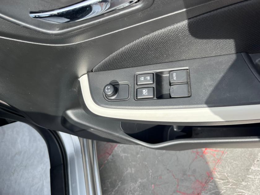 Suzuki Swift Photo fb0de48e-82bd-433b-b441-87ef5a73e054.jpg