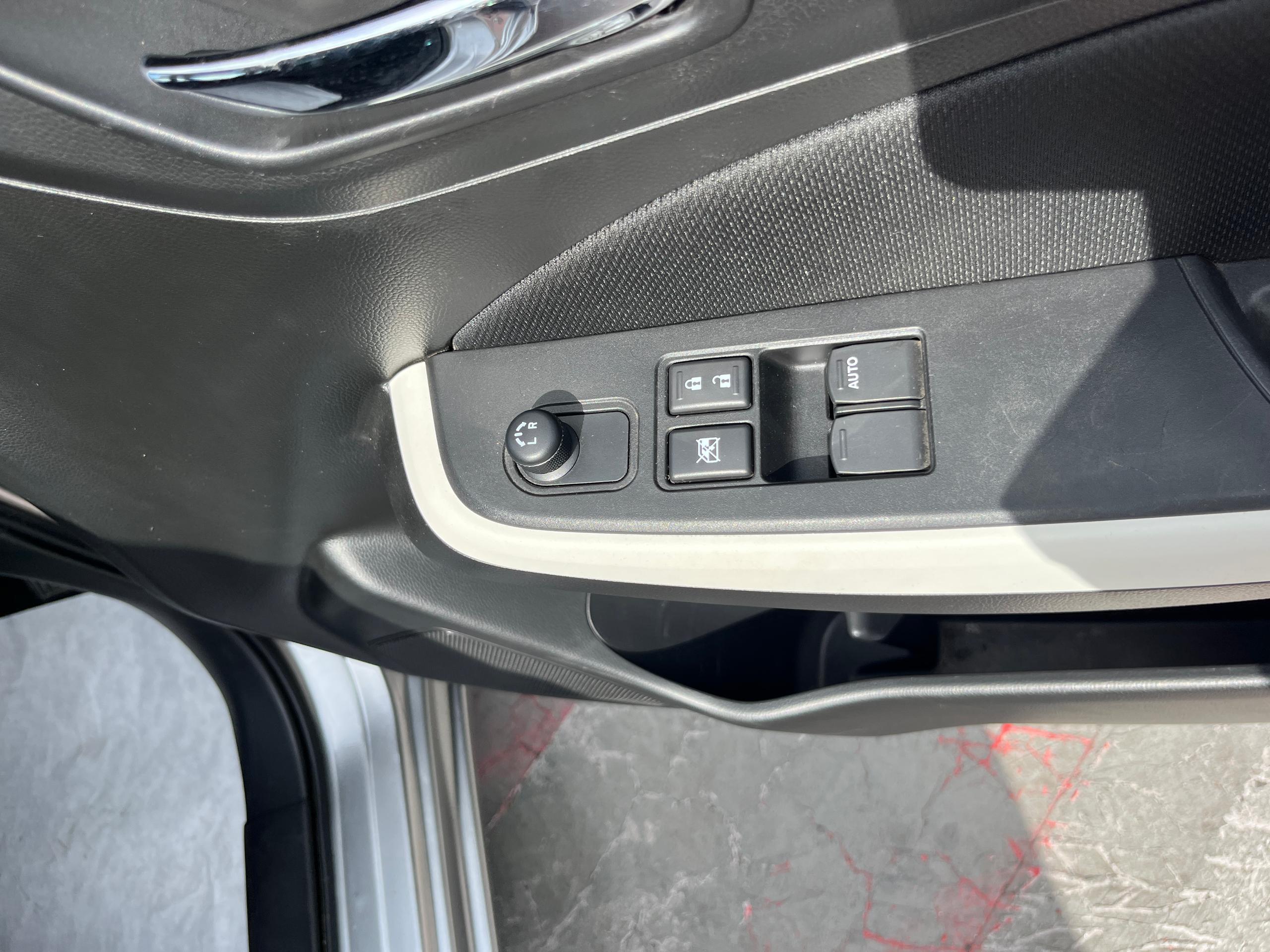 Suzuki Swift Photo 23