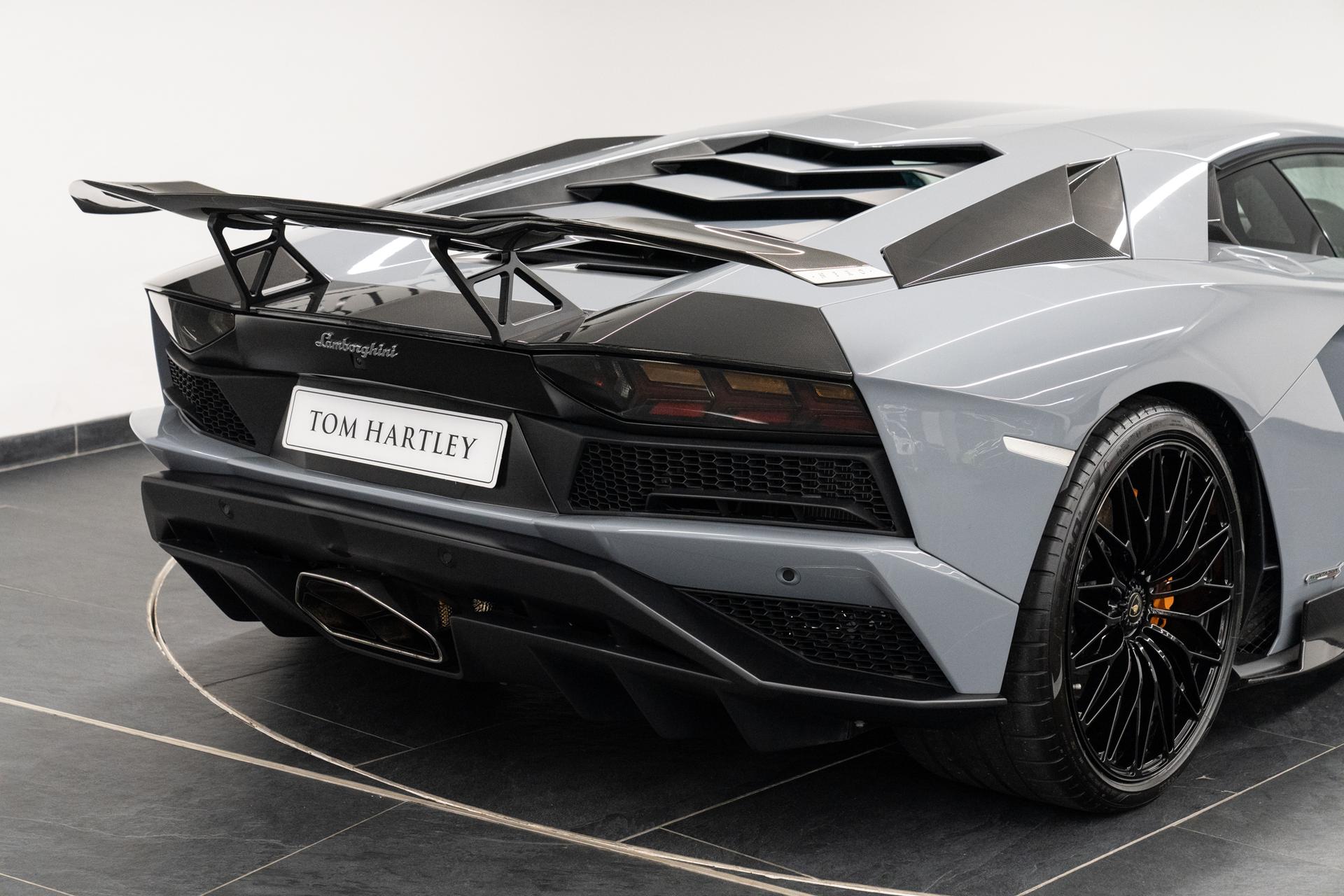 Lamborghini AVENTADOR S Photo fb1930fd-050d-4e15-9753-e232b8d9377d.jpg