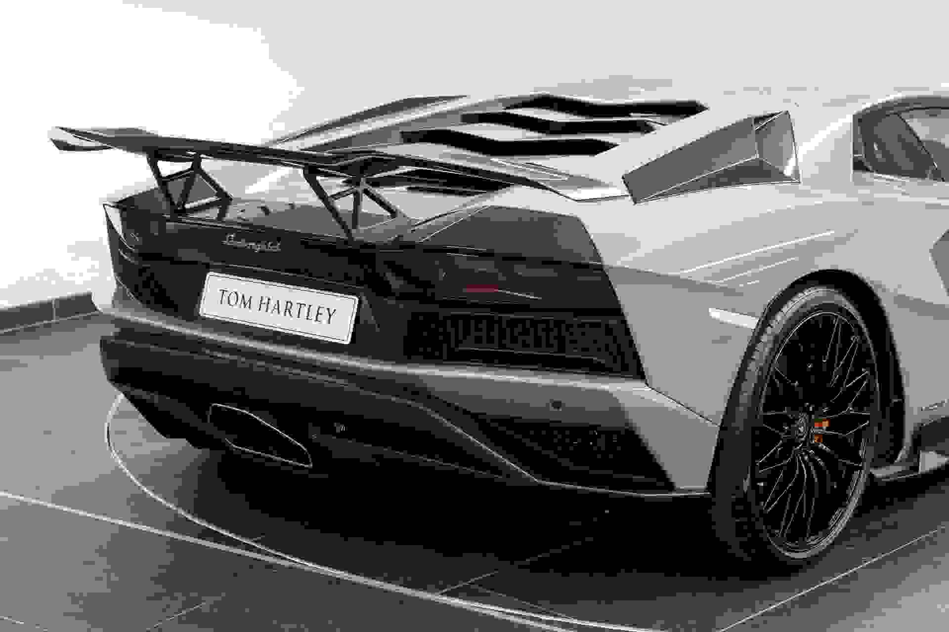 Lamborghini AVENTADOR S Photo fb1930fd-050d-4e15-9753-e232b8d9377d.jpg
