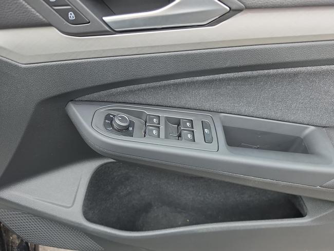 Volkswagen Golf Photo fb338844-c2a5-467f-815a-9095d9ad2426.jpg