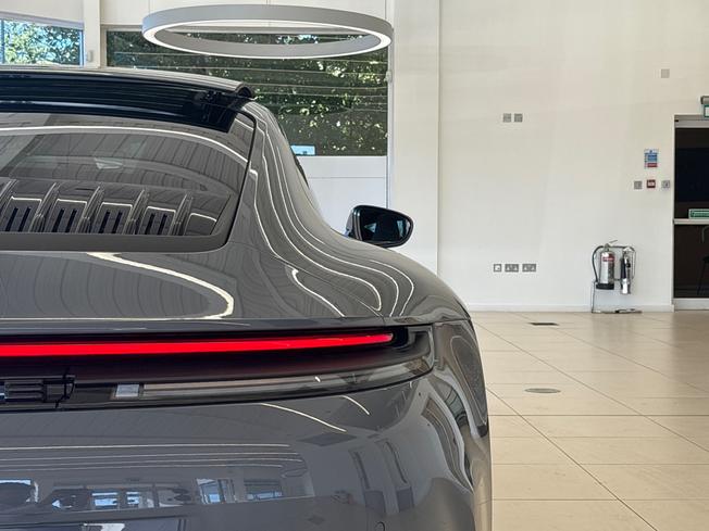 PORSCHE 911 Photo 23