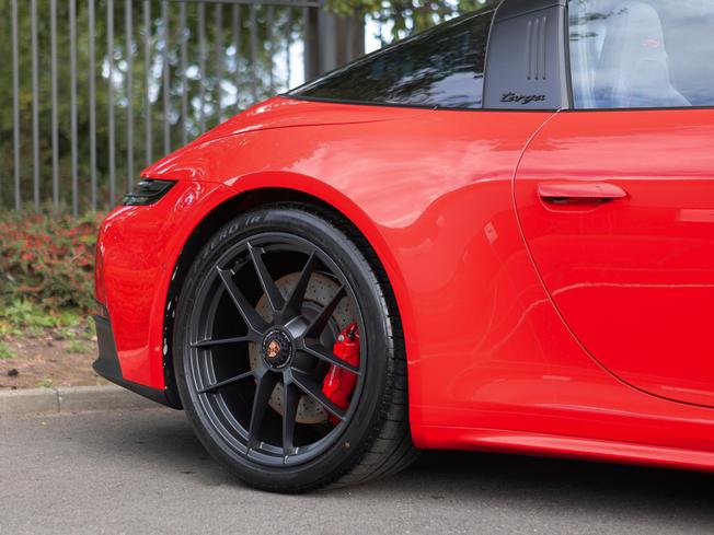 PORSCHE 911 Photo 32