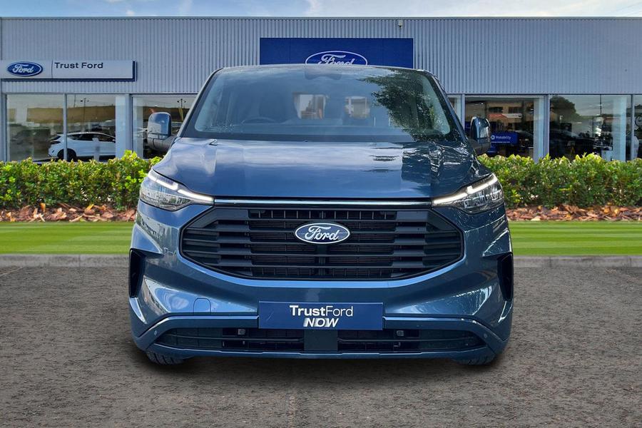 Ford TRANSIT CUSTOM Photo fb4a81f4-8eb1-4785-b8be-f111e50f391b.jpg