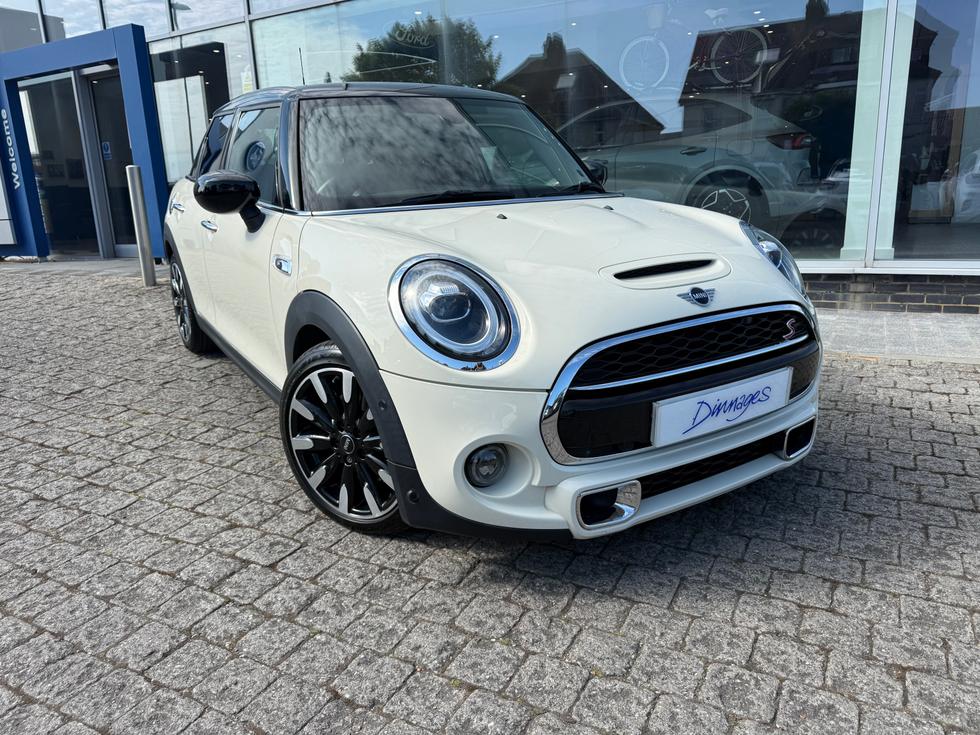 MINI Hatch Photo fb86a5e4-a7db-40e8-bf89-e16c07be7efe.jpeg