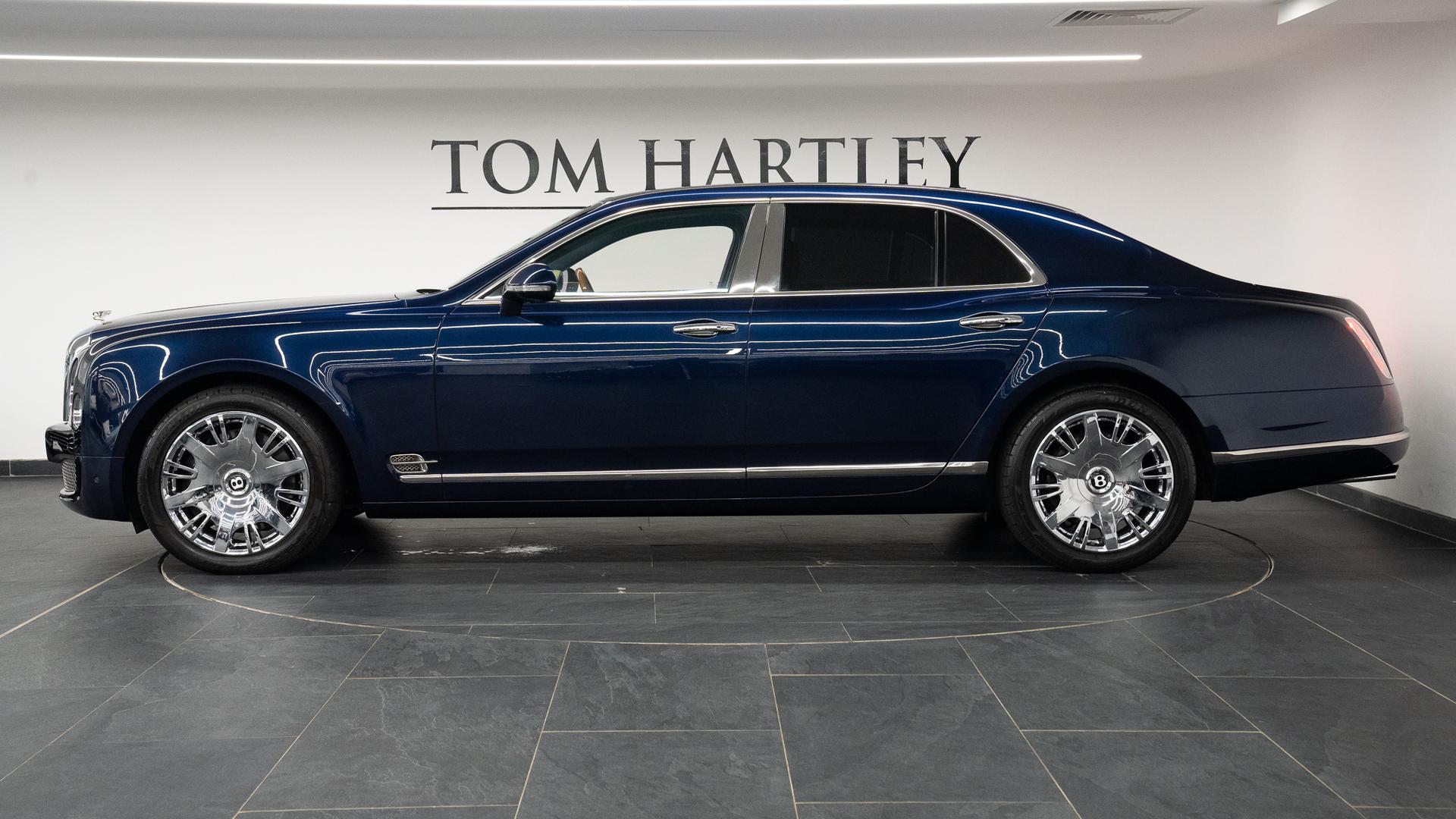 Bentley Mulsanne Photo fb86f36e-7fbd-46e0-9b76-f2c5afb3e53a.jpg
