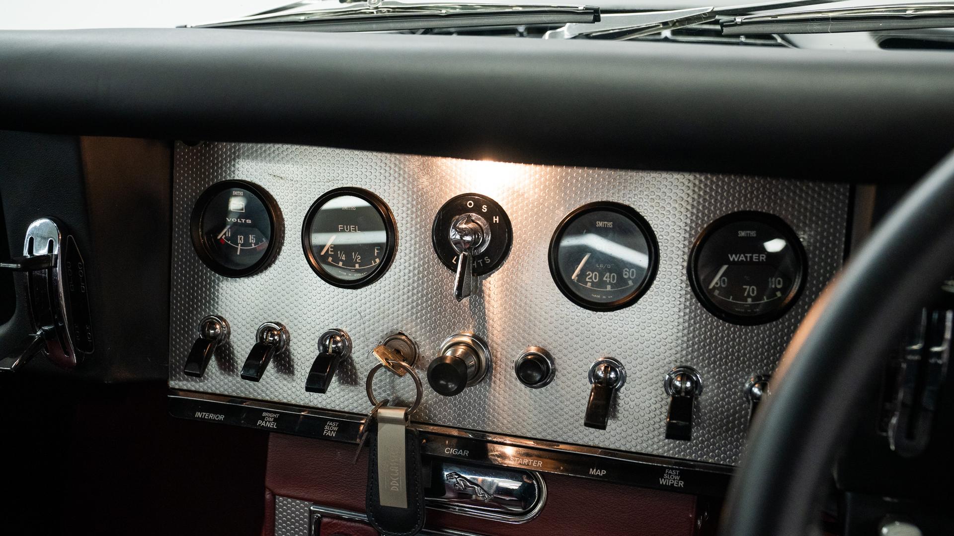 Jaguar E-Type Photo fb8ae056-7714-468a-8eec-ee681f9fec37.jpg