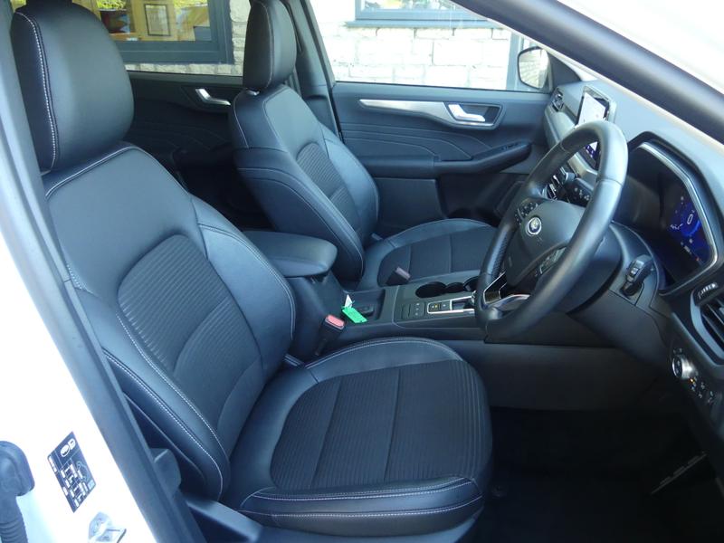Ford Kuga Photo fb9344f3-b11f-4484-a74b-ff5af152df8d.jpg