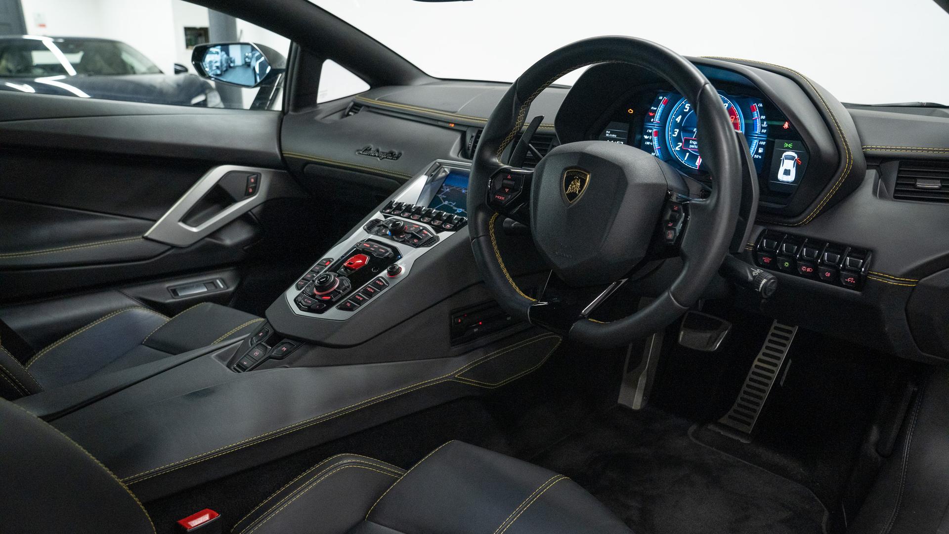 LAMBORGHINI Aventador Photo fb998bca-484c-4271-b633-7efa8117a63a.jpg