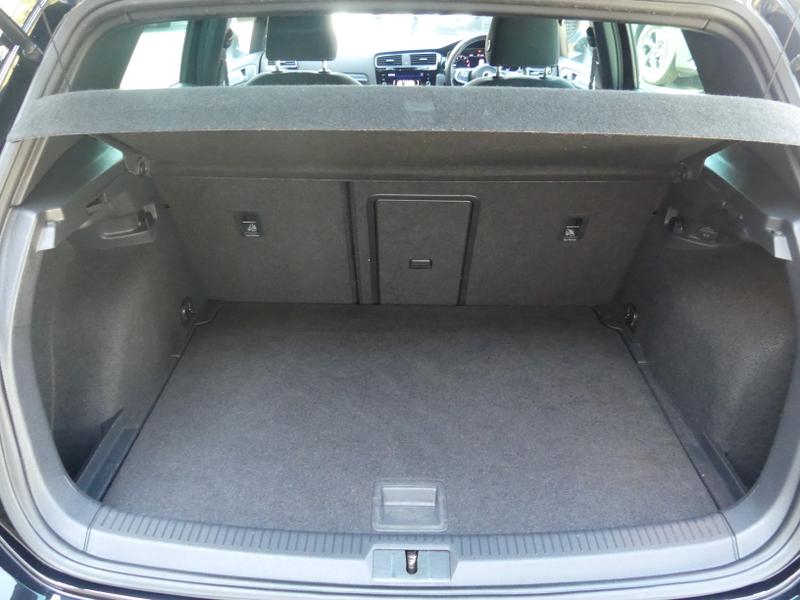 Volkswagen Golf Photo fbb4f5d3-8d6a-4479-b9ce-4c647373a93a.jpg
