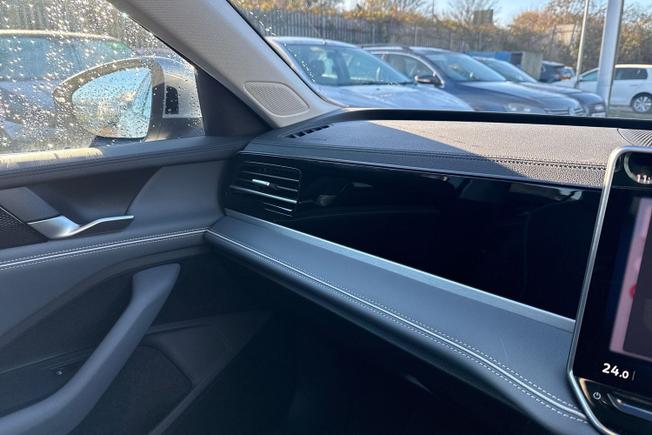 VOLKSWAGEN Passat Photo 41