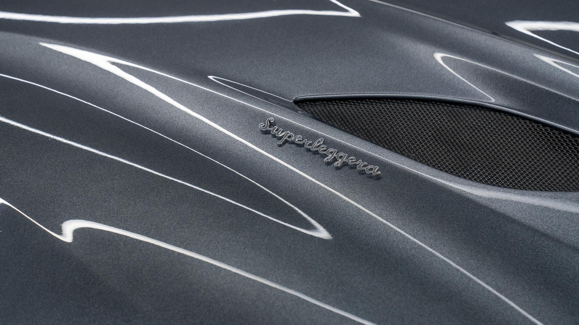 Aston Martin DBS Photo fbcfc0a4-ff97-4c5c-9218-778736ff1c35.jpg