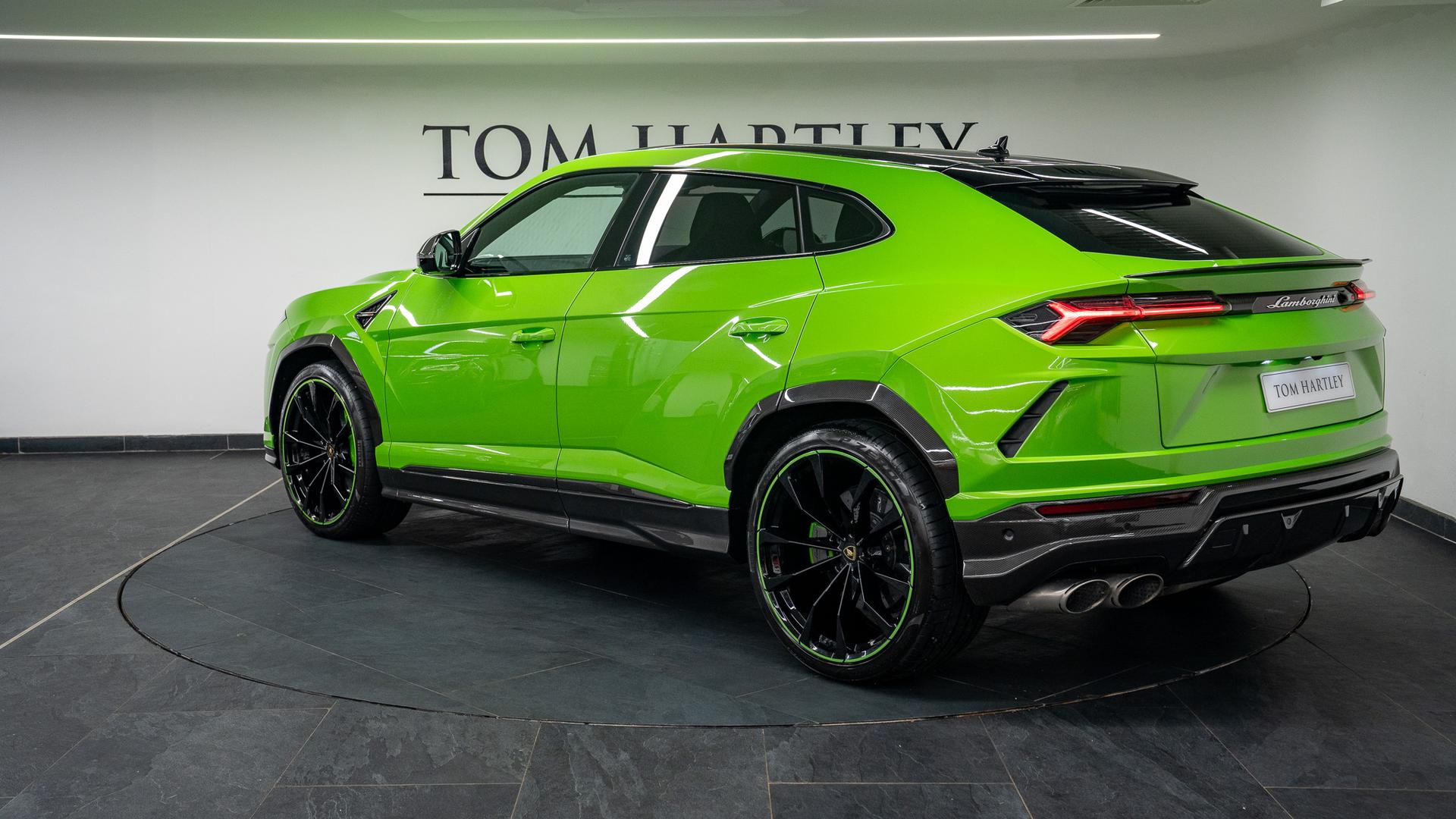 LAMBORGHINI Urus Photo fbd17d21-8d7a-4325-9832-b8d1e387708a.jpg