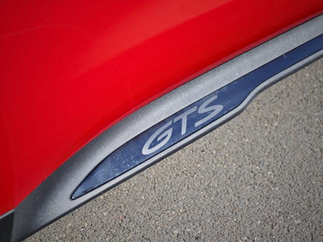 PORSCHE Taycan Photo 12