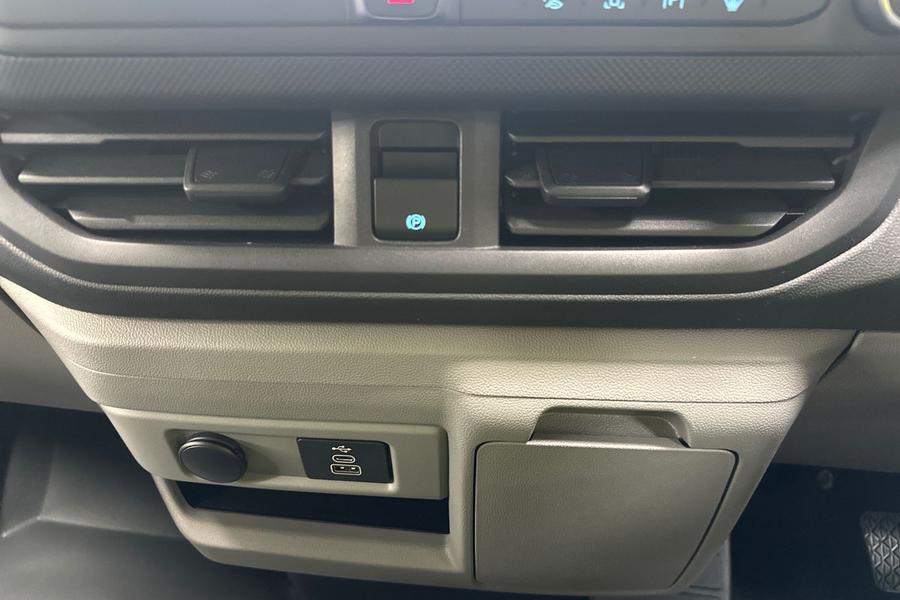 Ford TRANSIT CUSTOM Photo fbdd6117-796f-4420-949e-182fcf239f2f.jpg