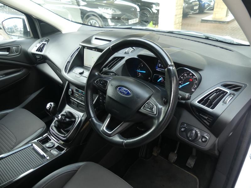 Ford Kuga Photo fbdfc652-f7c2-4b5b-8de4-604e16974688.jpg