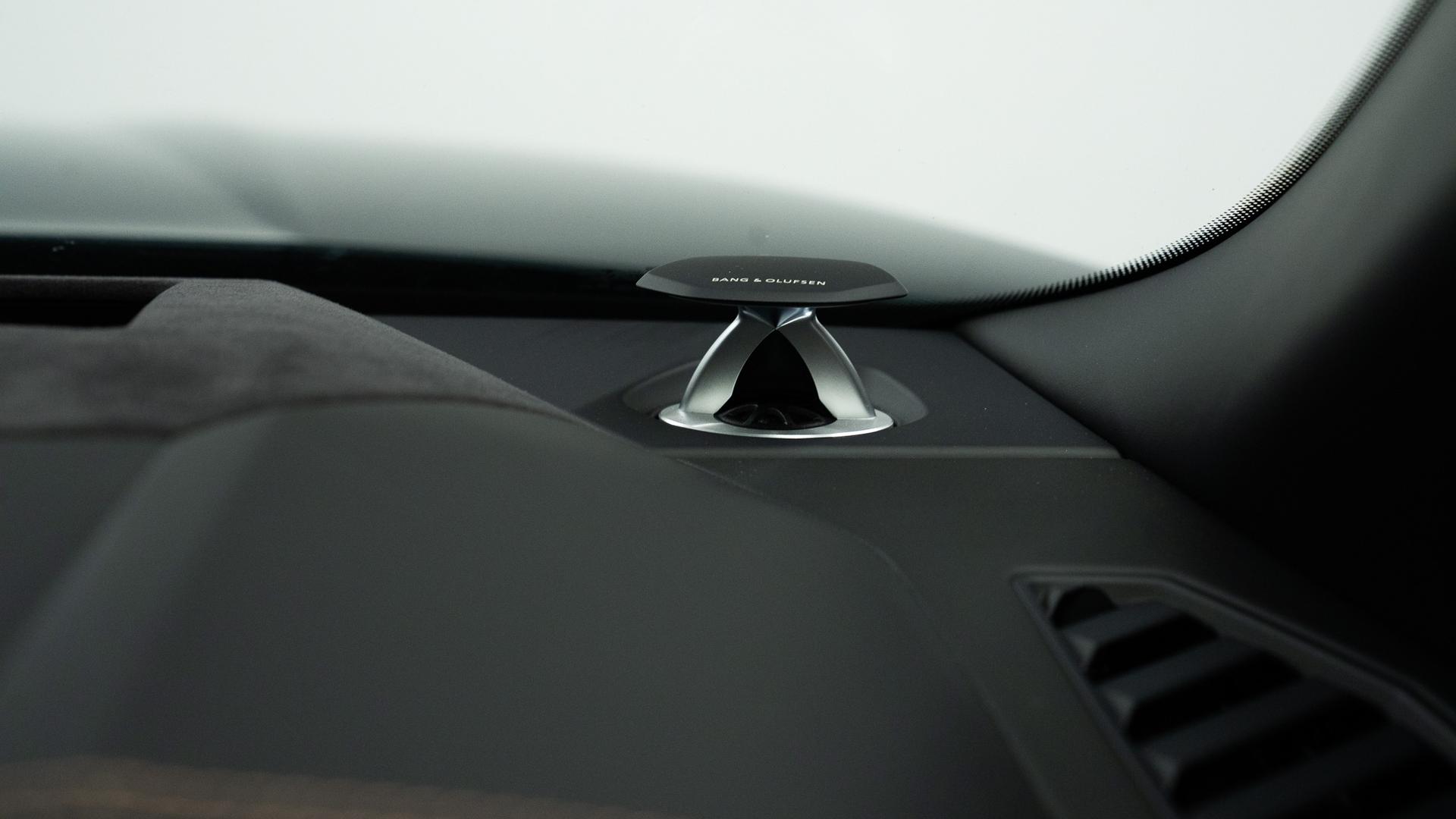 LAMBORGHINI Urus Photo fbe5add3-93bf-4485-8f3f-9b2f13623ba0.jpg