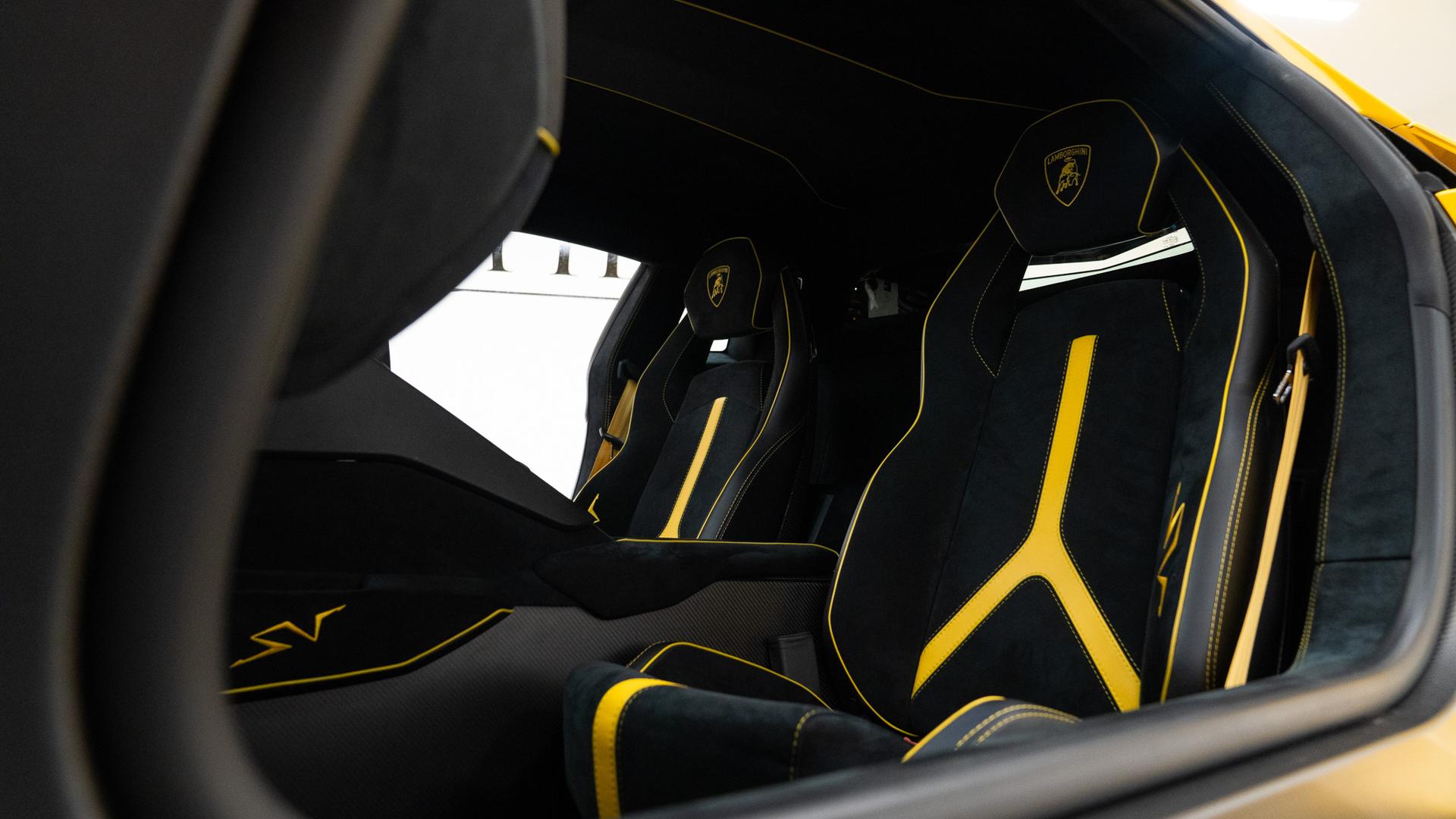LAMBORGHINI Aventador Photo fbe672b7-0e3f-4cc4-a290-4e6192c00473.jpg