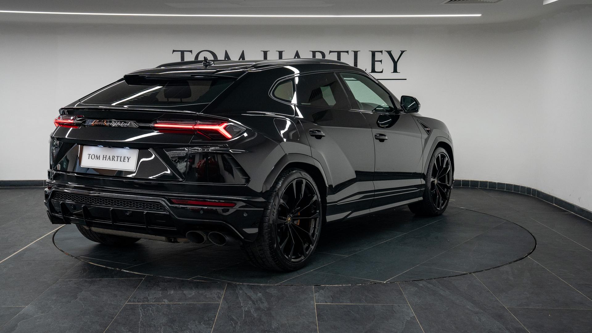 LAMBORGHINI Urus Photo fc1846a0-63d0-4b49-b6da-ddf18426bdd7.jpg